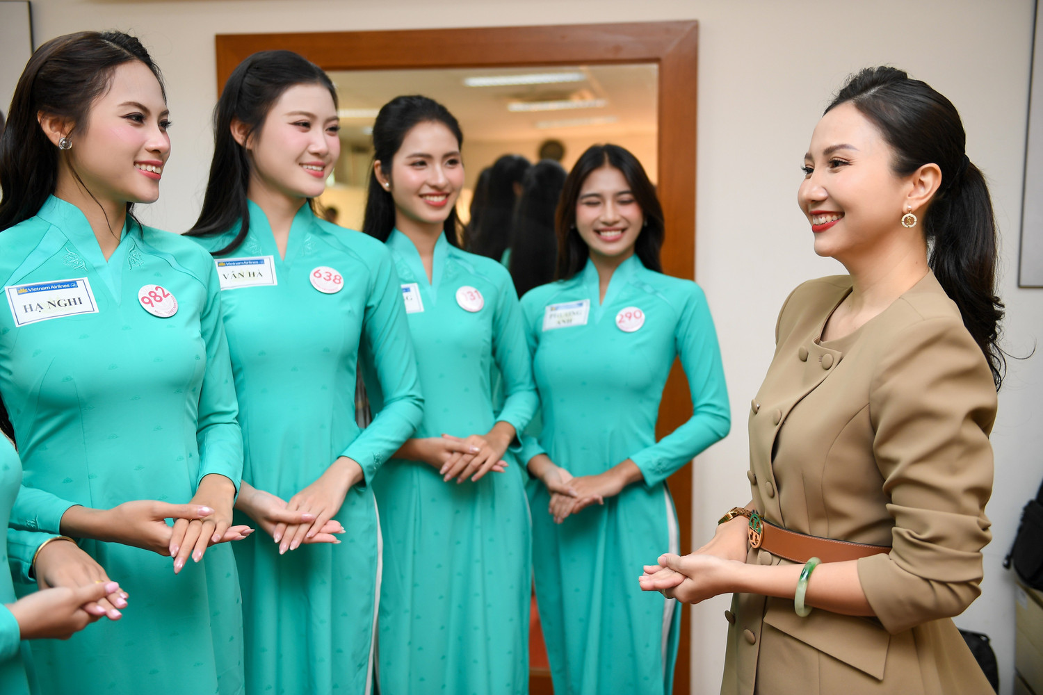 3-top-53-hoa-hau-viet-nam-2026-co-co-hoi-trai-nghiem-cong-viec-cua-mot-tiep-vien-vietnam-airlines.jpg