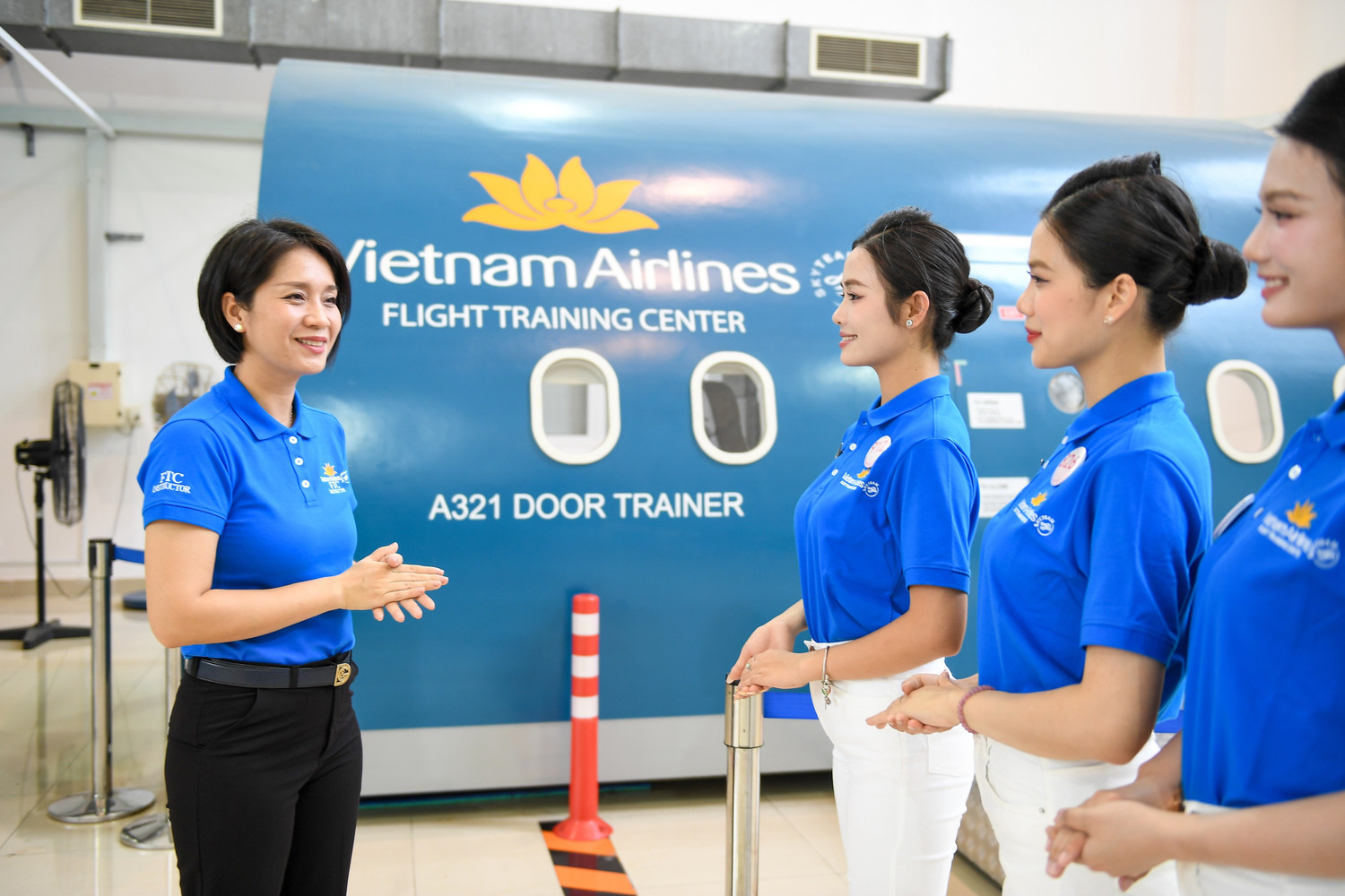 2-tri-thuc-ban-linh-ky-nang-giao-tiep-va-tinh-than-trach-nhiem-la-nhung-pham-chat-duoc-vietnam-airlines-de-cao-khi-tim-kiem-nhung-ung-vien-phu-hop-voi-nghe-tiep-vien-hang-khong.jpg