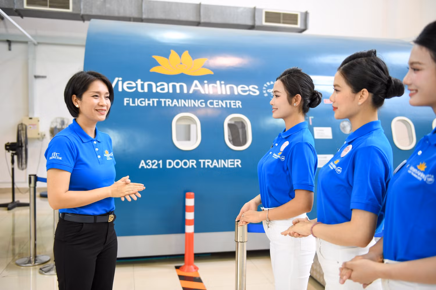 2-tri-thuc-ban-linh-ky-nang-giao-tiep-va-tinh-than-trach-nhiem-la-nhung-pham-chat-duoc-vietnam-airlines-de-cao-khi-tim-kiem-nhung-ung-vien-phu-hop-voi-nghe-tiep-vien-hang-khong.jpg