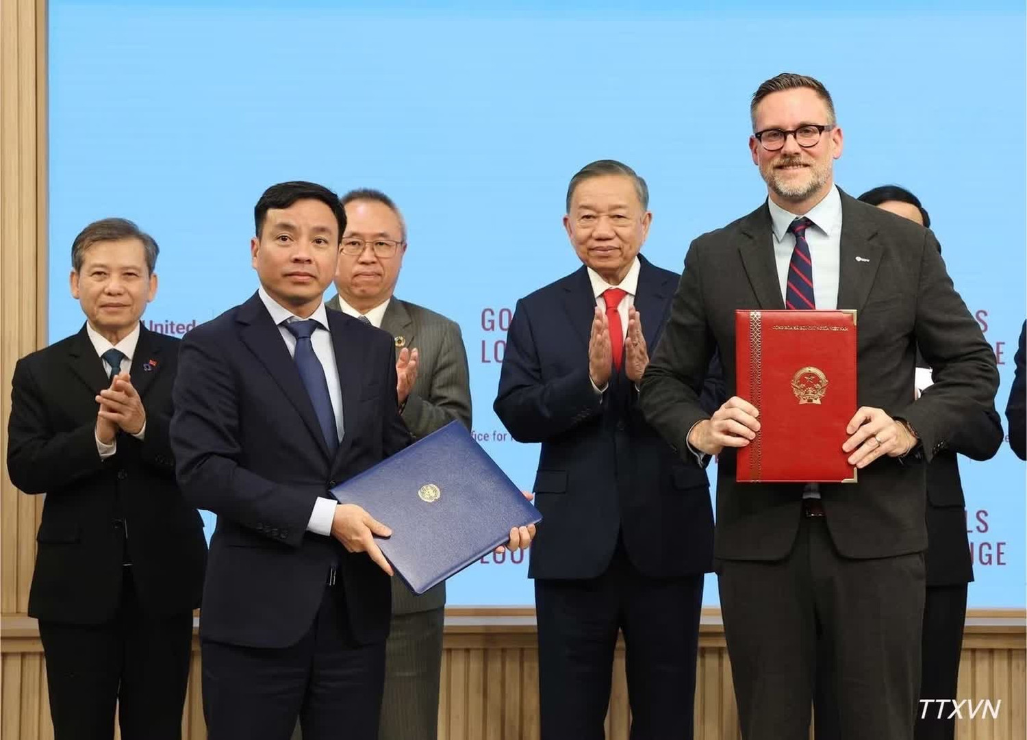 vna-potal-tong-bi-thu-chu-tich-nuoc-to-lam-du-le-trao-van-kien-thoa-thuan-hop-tac-voi-cac-co-quan-cua-lien-hop-quoc-6936.jpg