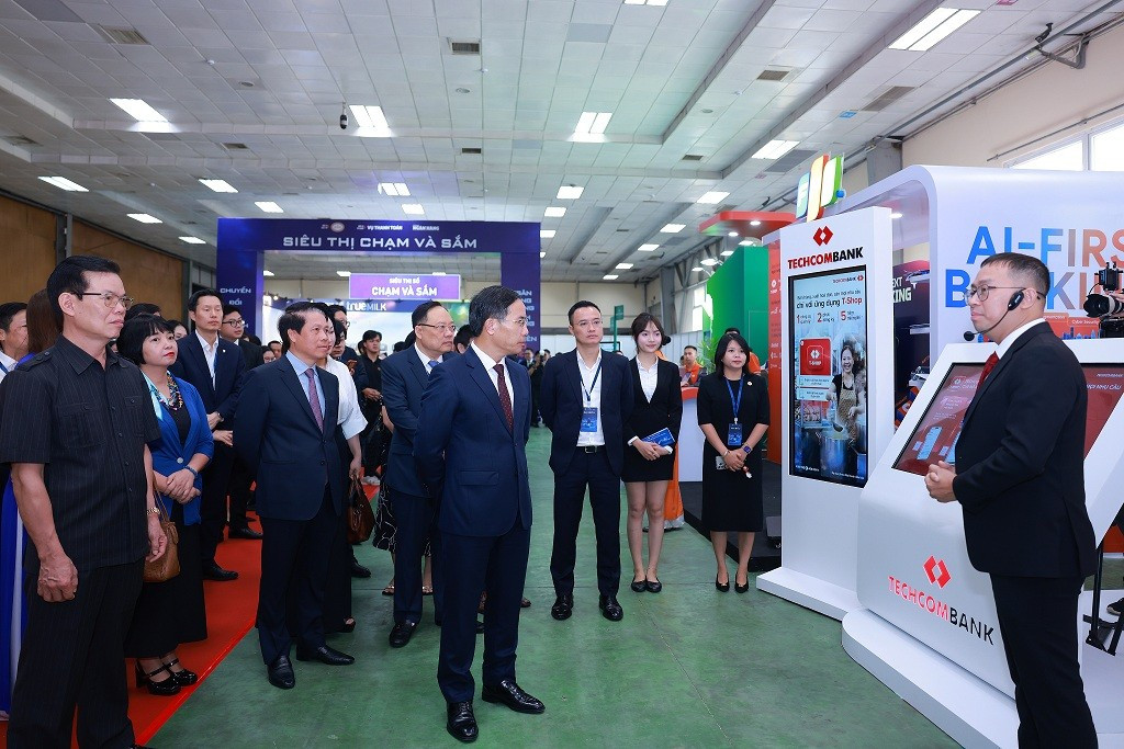 so-huu-nang-luc-cong-nghe-du-lieu-va-ai-duoc-dau-tu-bai-ban-techcombank-khang-dinh-vai-tro-tien-phong-kien-tao-ha-tang-tai-chinh-thong-minh-cho-nen-kinh-te-so-viet-nam.jpg