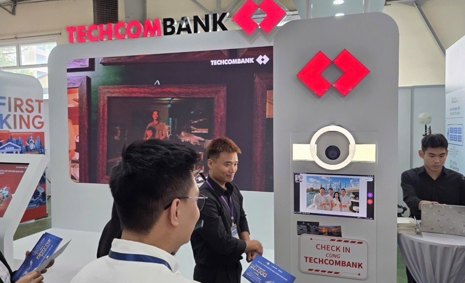 techcombank-day-manh-chien-luoc-ai-first-mo-rong-hop-tac-he-sinh-thai-va-phat-trien-cac-giai-phap-tai-chinh-thong-minh-nham-nang-cao-trai-nghiem-khach-hang.jpg