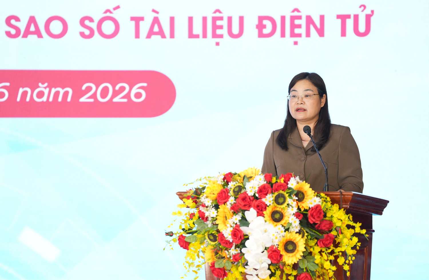 Đồng chí Hà Lan Anh - Phó Chủ tịch Ủy ban nhân dân tỉnh Ninh Bình phát biểu tại buổi lễ.
