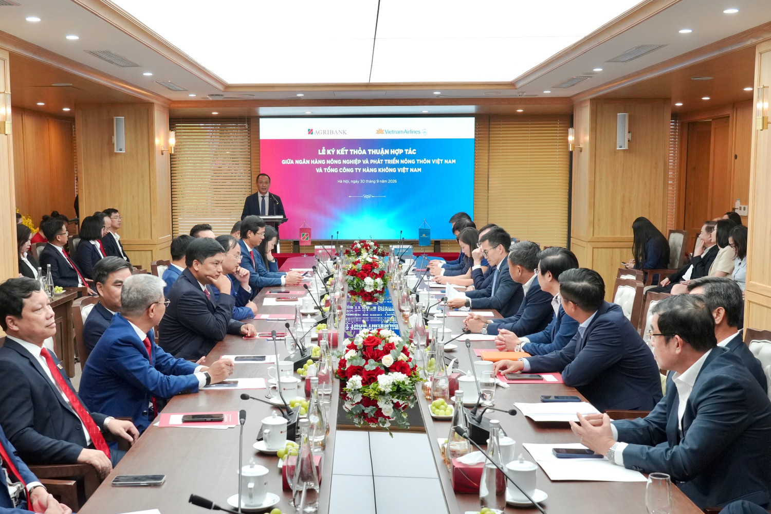 1-toan-canh-buoi-le-ky-ket-thoa-thuan-hop-tac-toan-dien-giua-vietnam-airlines-va-agribank.jpg