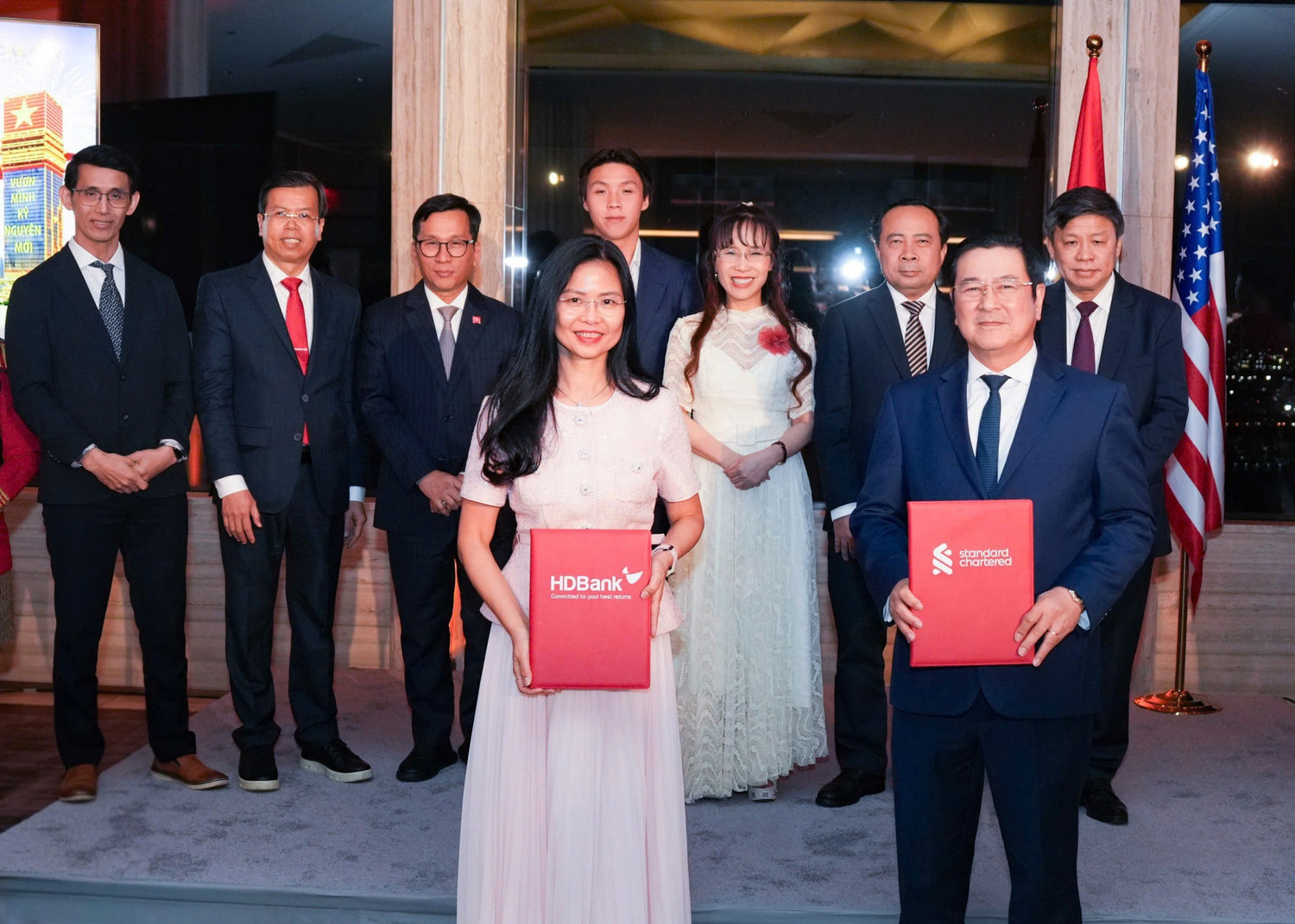 photo-6-hdbank-and-standard-chartered.jpg