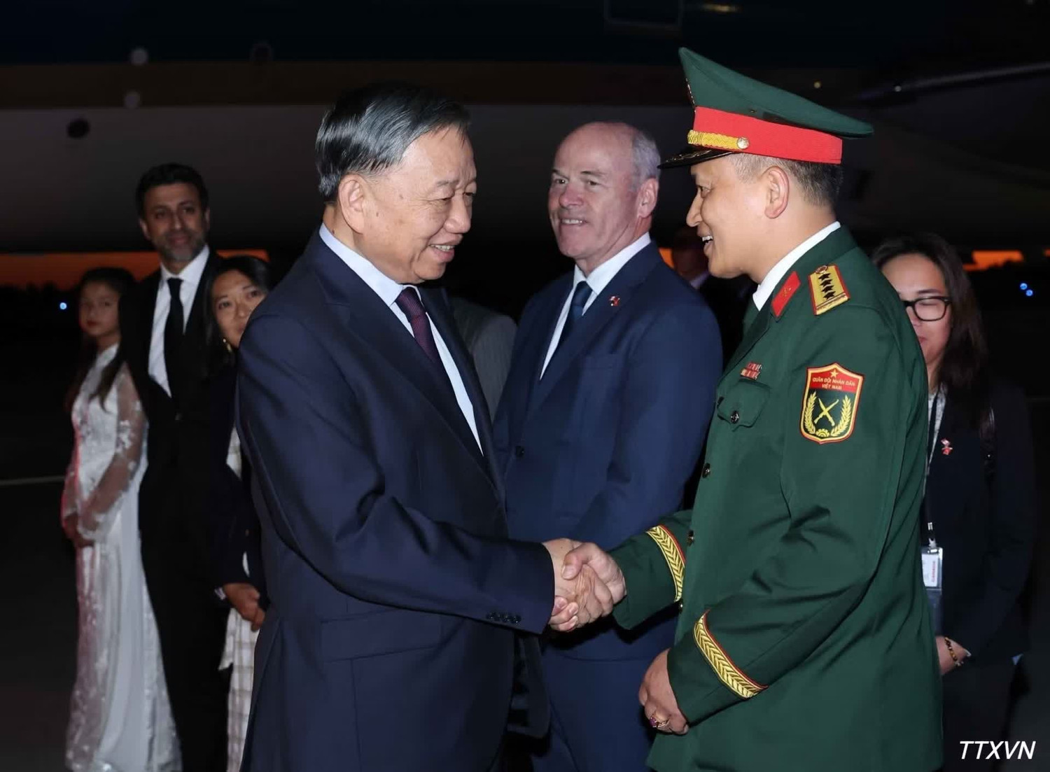 vna-potal-tong-bi-thu-chu-tich-nuoc-to-lam-bat-dau-chuyen-tham-cap-nha-nuoc-toi-canada-6713.jpg