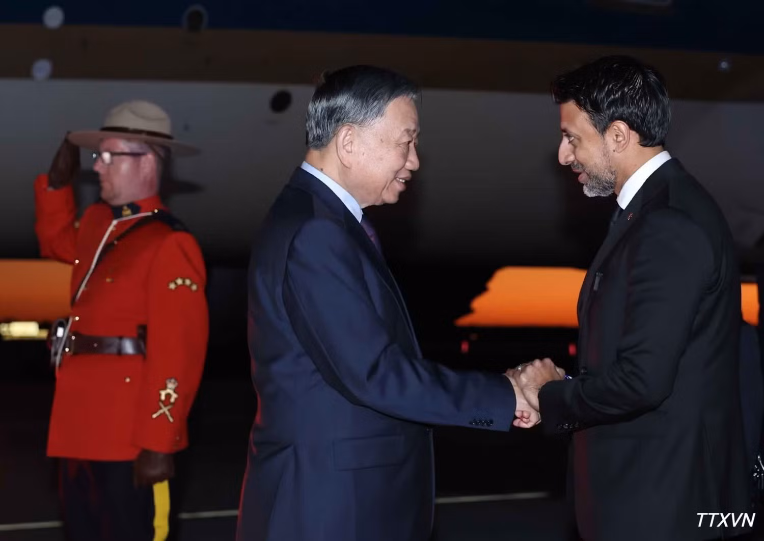vna-potal-tong-bi-thu-chu-tich-nuoc-to-lam-bat-dau-chuyen-tham-cap-nha-nuoc-toi-canada-3298.jpg
