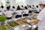 Gói thầu suất ăn, sữa uống trường công chỉ một doanh nghiệp tham gia và trúng đặt ra nhiều dấu hỏi