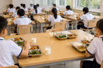 Gói thầu suất ăn, sữa uống trường công chỉ một nhà thầu tham gia thì làm sao có tính cạnh tranh?