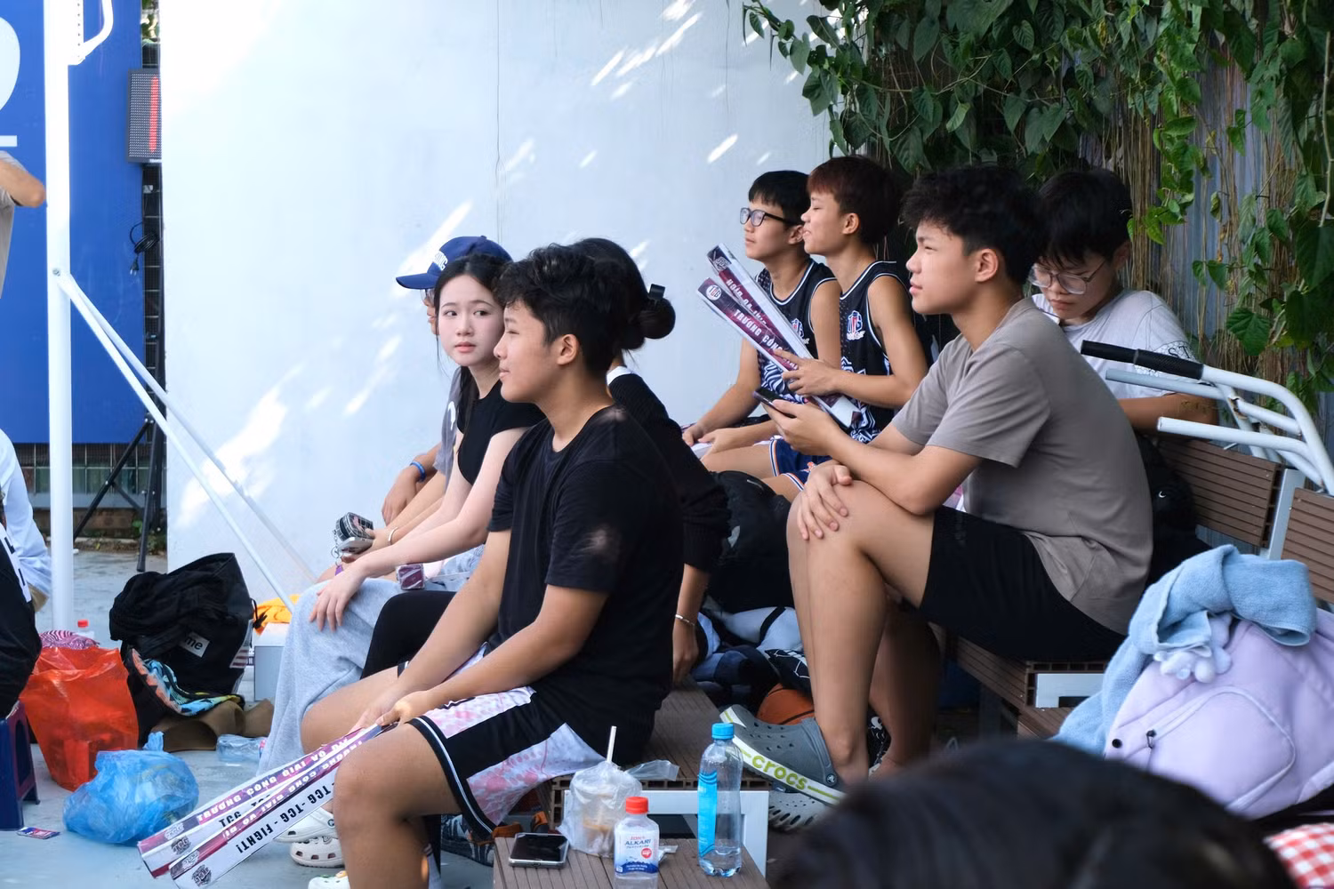 Các cổ động viên lo lắng khi cách biệt bị rút ngắn.