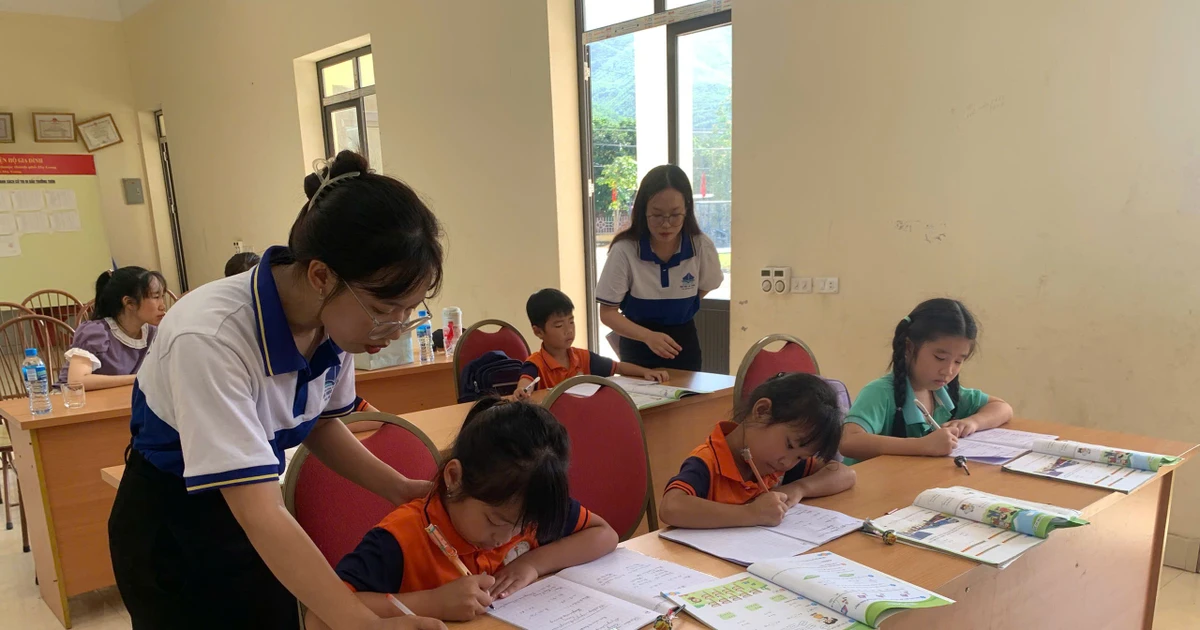 Hai nữ sinh Trường ĐH Hạ Long mở "lớp học 0 đồng" cho trẻ em dịp hè