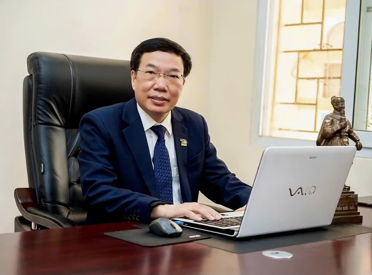 Nhà giáo Ưu tú, Tiến sĩ Vũ Văn Tiến - Hiệu trưởng Trường Trung học phổ thông Chuyên Đại học Sư phạm. Ảnh: NVCC