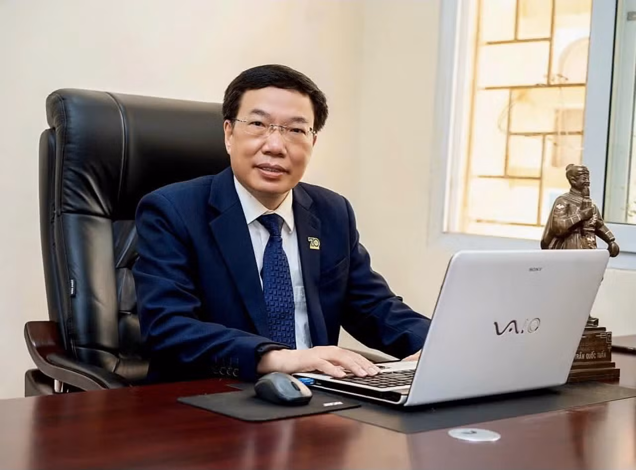 Nhà giáo Ưu tú, Tiến sĩ Vũ Văn Tiến - Hiệu trưởng Trường Trung học phổ thông Chuyên Đại học Sư phạm. Ảnh: NVCC