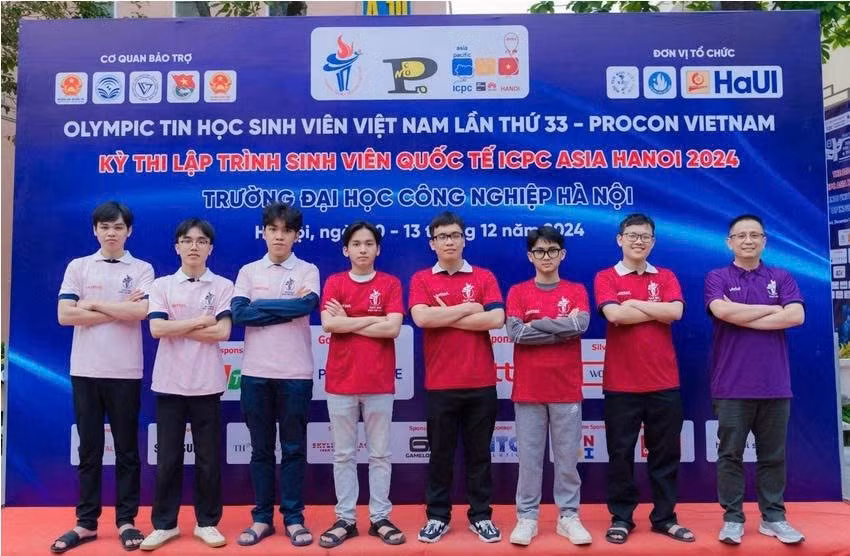 Đội tuyển sinh viên Trường Đại học Bách khoa (Đại học Đà Nẵng) tại cuộc thi Olympic Tin học sinh viên Việt Nam lần thứ 33 và ICPC Asia Hanoi năm 2024. Ảnh website nhà trường.