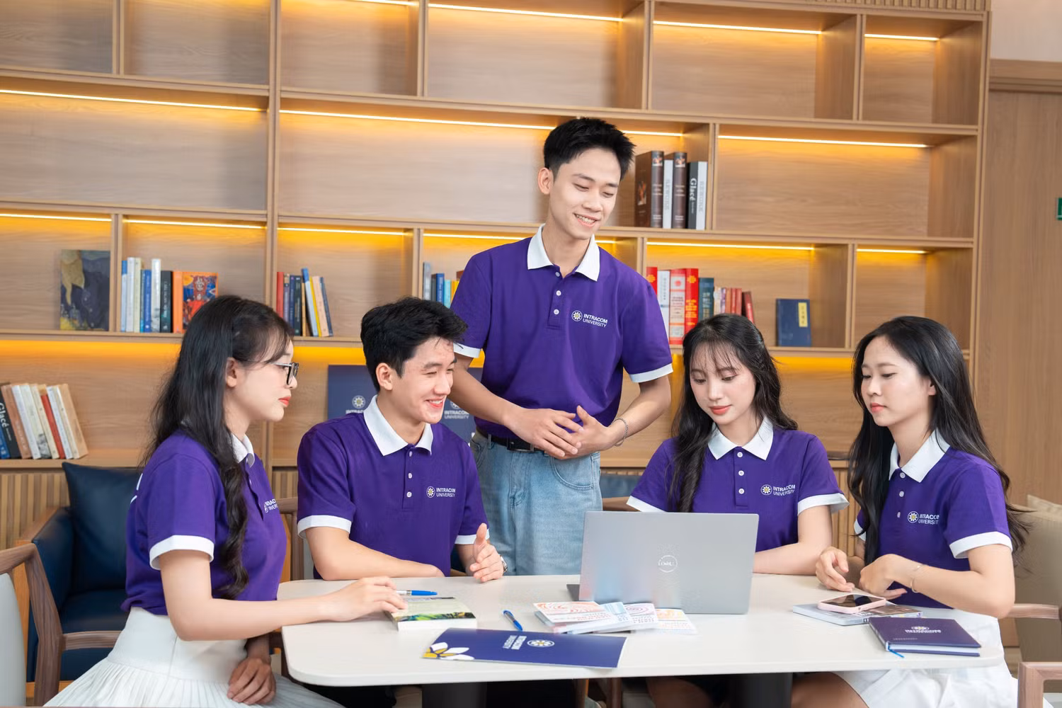 Sinh viên Trường Đại học Intracom. Ảnh NTCC