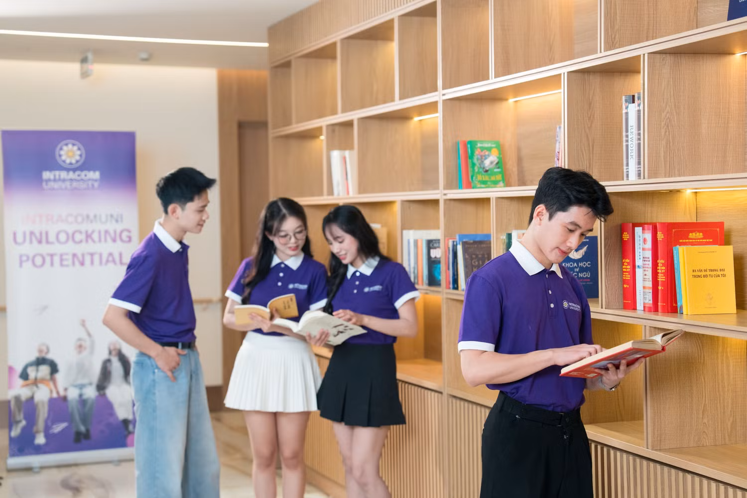 Sinh viên Trường Đại học Intracom. Ảnh NTCC