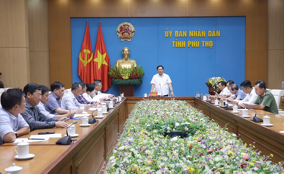 Ông Trần Duy Đông - Chủ tịch Ủy ban nhân dân tỉnh Phú Thọ chủ trì buổi làm việc với EVN, EVNNPT vào chiều ngày 8/7/2025.