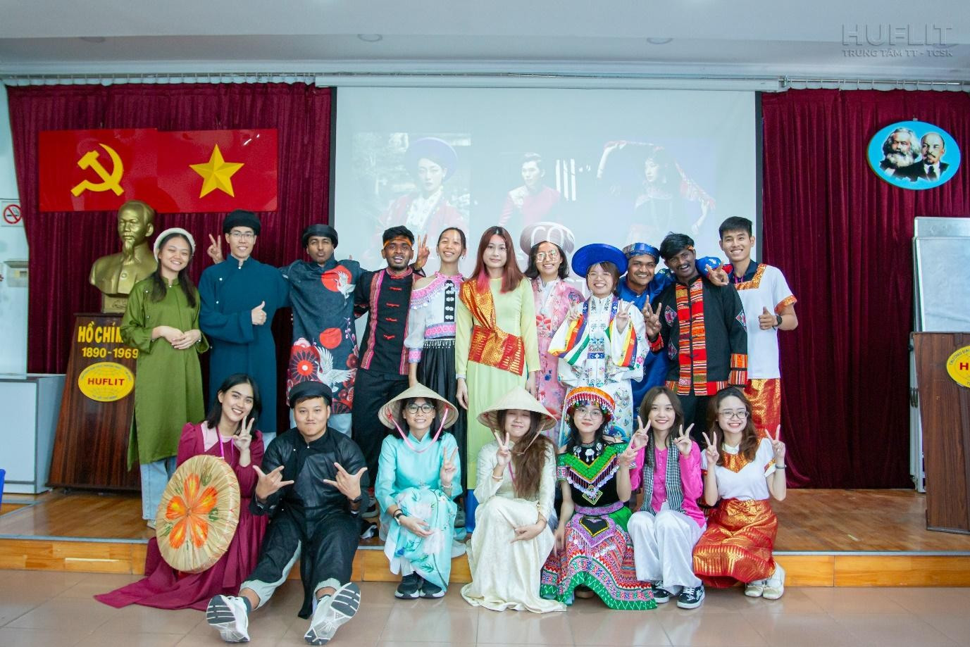 Sinh viên trải nghiệm môi trường đa văn hóa tại HUFLIT thông qua nhiều hoạt động giao lưu học thuật.