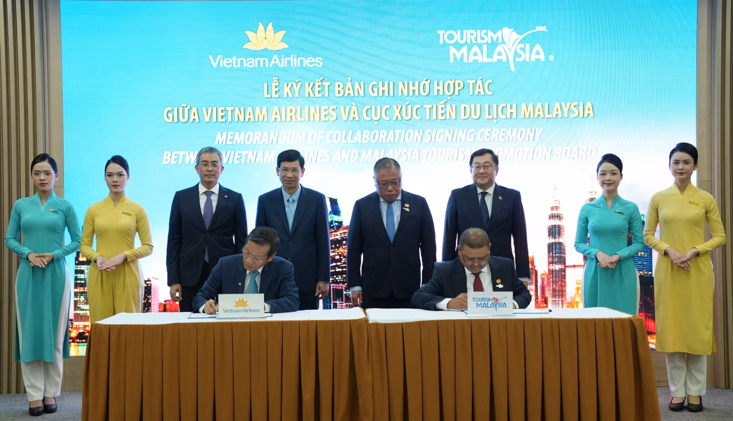 2-viec-ky-ket-bien-ban-ghi-nho-la-buoc-di-chien-luoc-giup-vietnam-airlines-tang-cuong-ket-noi-hang-khong-voi-malaysia-va-thuc-day-phat-trien-du-lich-song-phuong.jpg