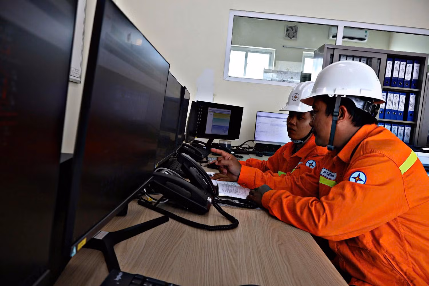 Ca trực vận hành tại Trạm 220kV Duyên Hải.