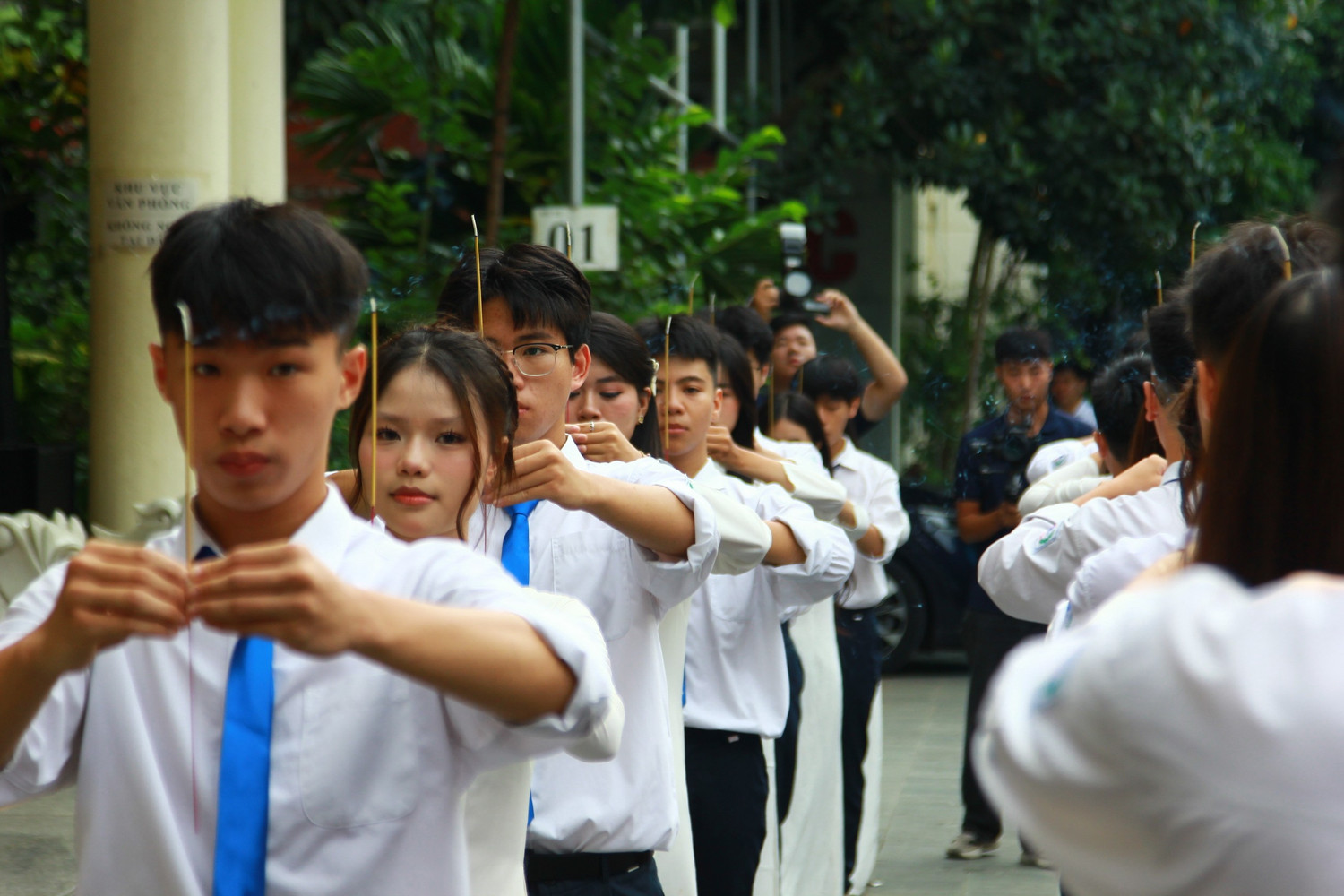 truong-thpt-dinh-tien-hoang-khai-giang-nam-hoc-2026-2027-1.jpg