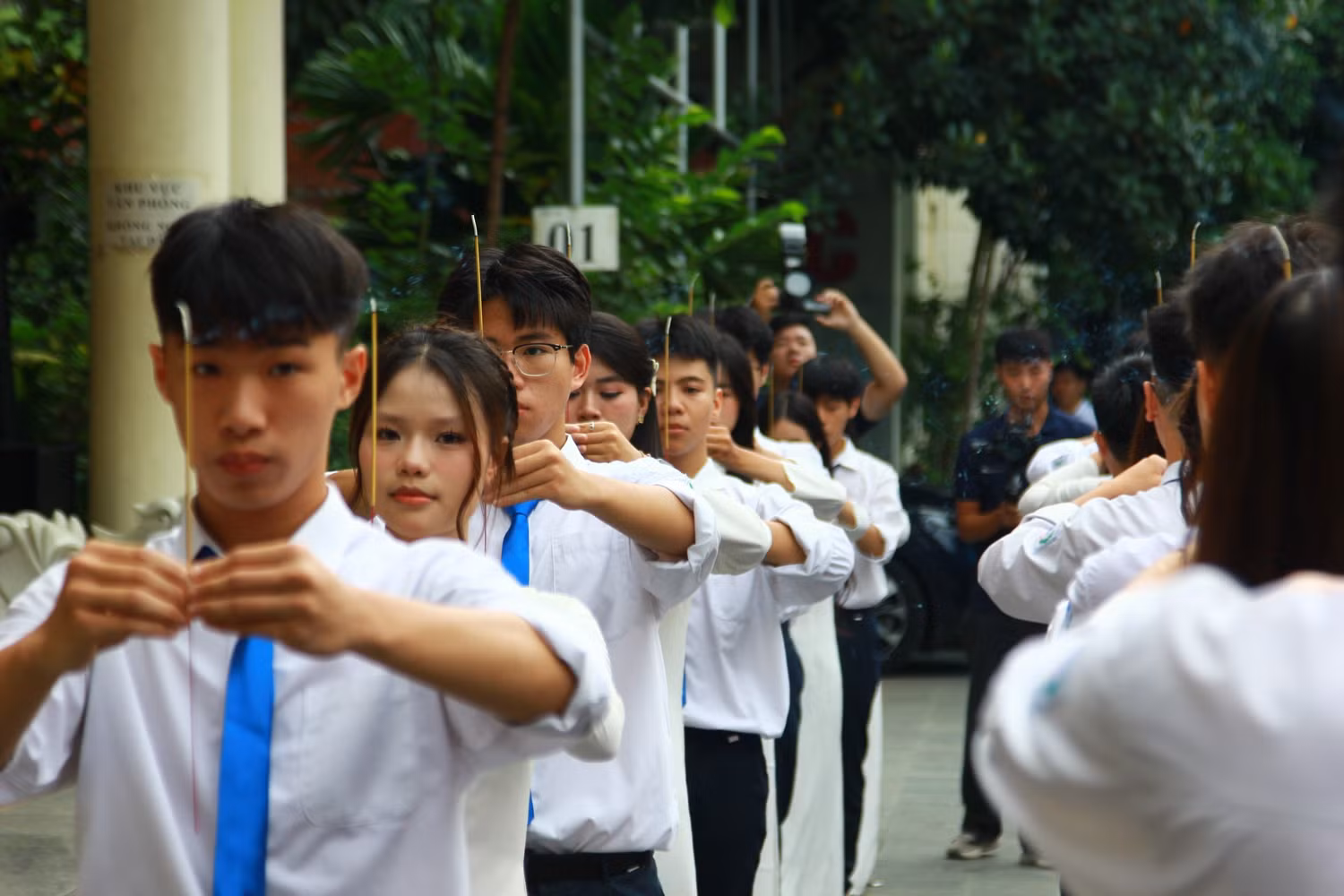 truong-thpt-dinh-tien-hoang-khai-giang-nam-hoc-2026-2027-1.jpg