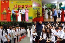 Trường THPT Đinh Tiên Hoàng (Hà Nội) rộn ràng khai giảng năm học 2026-2027