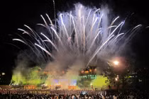 Khai mạc Năm du lịch Bắc Trung Bộ-Festval Huế 2012: Lung linh sắc màu