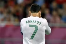 Thơ dự đoán EURO: Đức hạ Hy Lạp, Czech gieo sầu cho Ronaldo