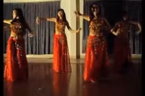 Nữ sinh Thương mại gửi clip belly dance gợi cảm