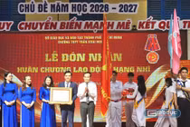 Bí thư Thành ủy TPHCM trao tặng Huân chương Lao động hạng Nhì cho Trường THPT Trần Khai Nguyên