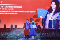 Lần đầu tiên, tân khoa Trường Đại học Luật TPHCM thực hiện nghi thức tuyên thức