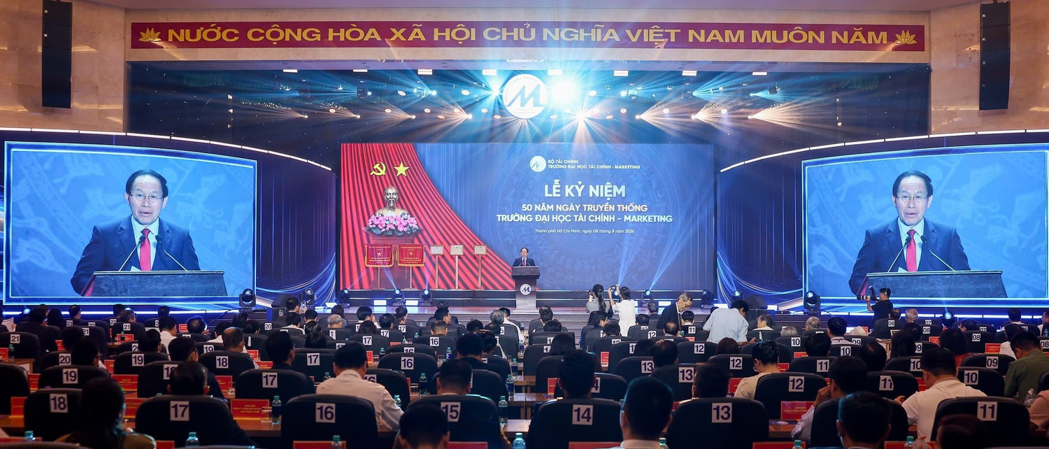 ufmtoancanh.jpg