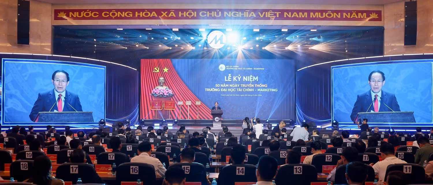 ufmtoancanh.jpg