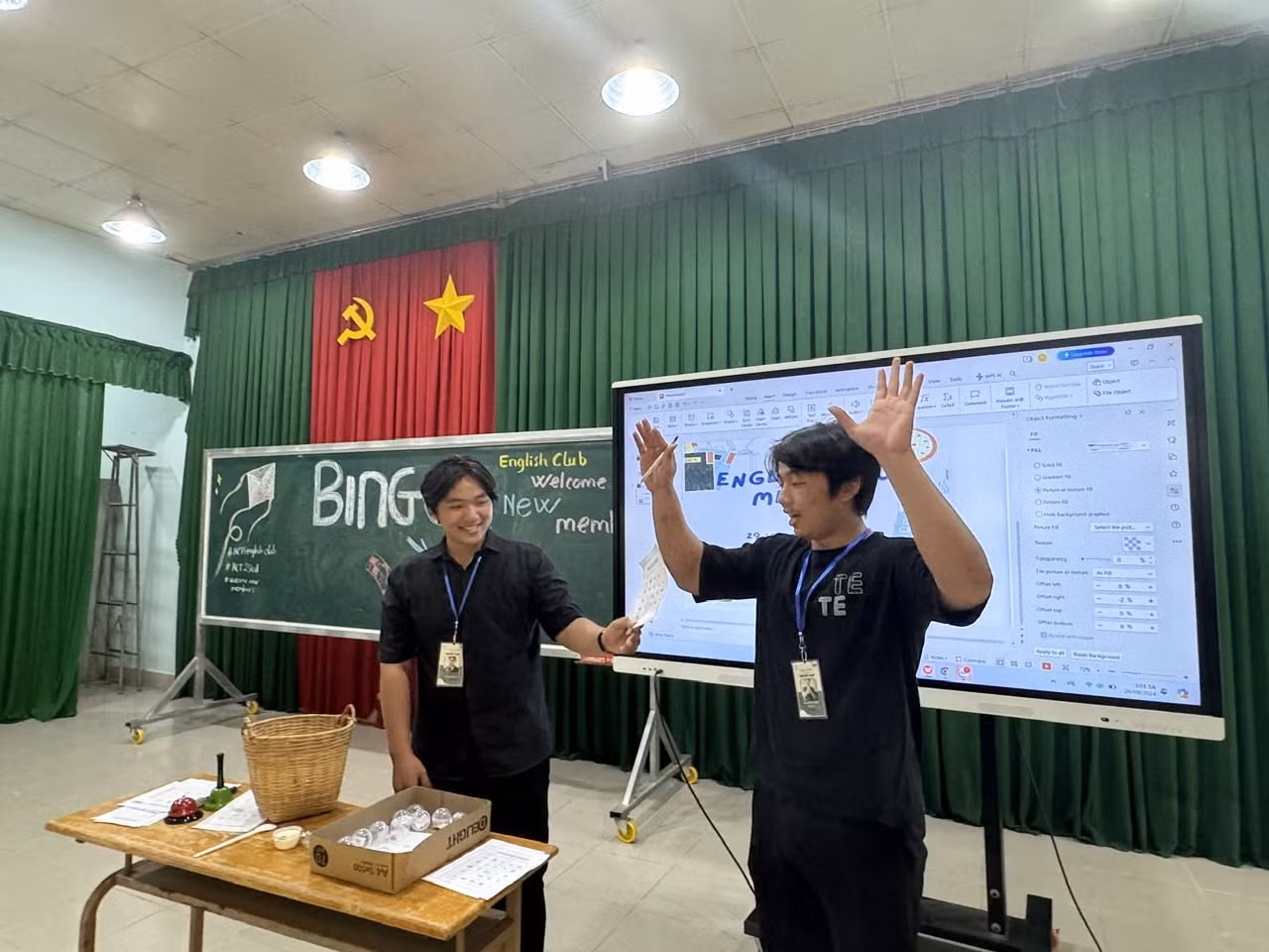 Sinh hoạt Câu lạc bộ ngoại ngữ, Trường Trung học phổ thông Nguyễn Chí Thanh. Ảnh: FBNT