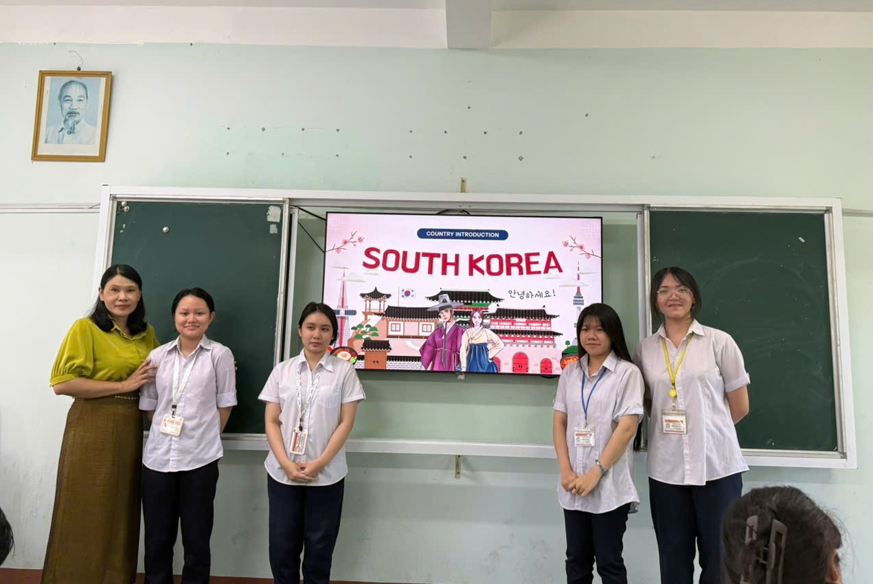 Học sinh Trường Trung học phổ thông Lê Lợi (Gia Lai) trong giờ Tiếng Anh. Ảnh: NVCC