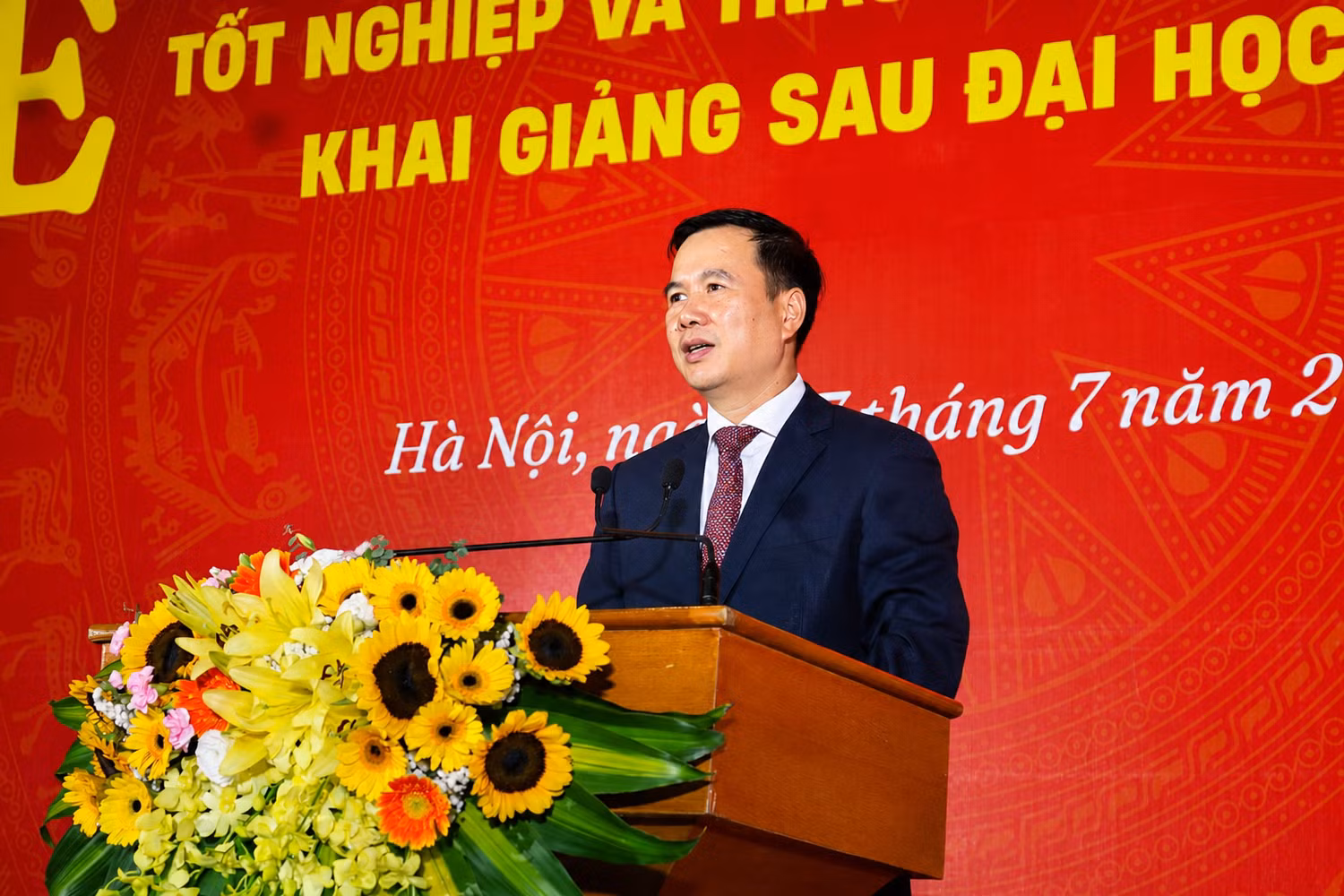 Phó Giáo sư, Tiến sĩ Bùi Thế Duy - Bí thư Đảng ủy, Giám đốc Đại học Quốc gia Hà Nội phát biểu tại buổi lễ. Ảnh: Doãn Nhàn