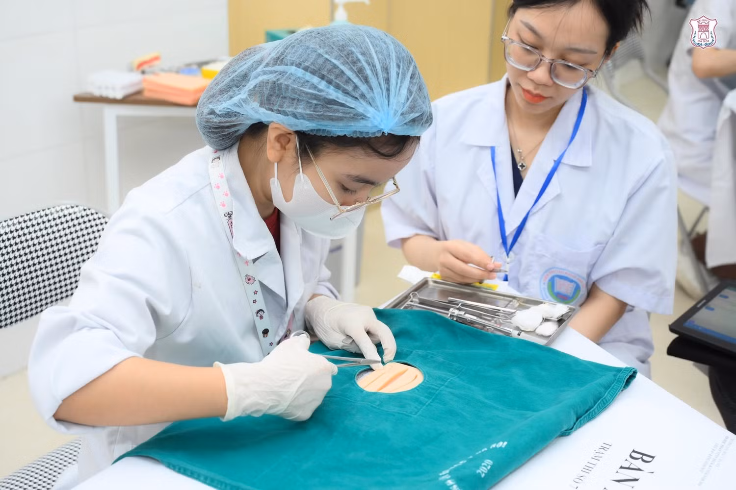 Sinh viên Trường Đại học Y Hà Nội. Ảnh: FBNT