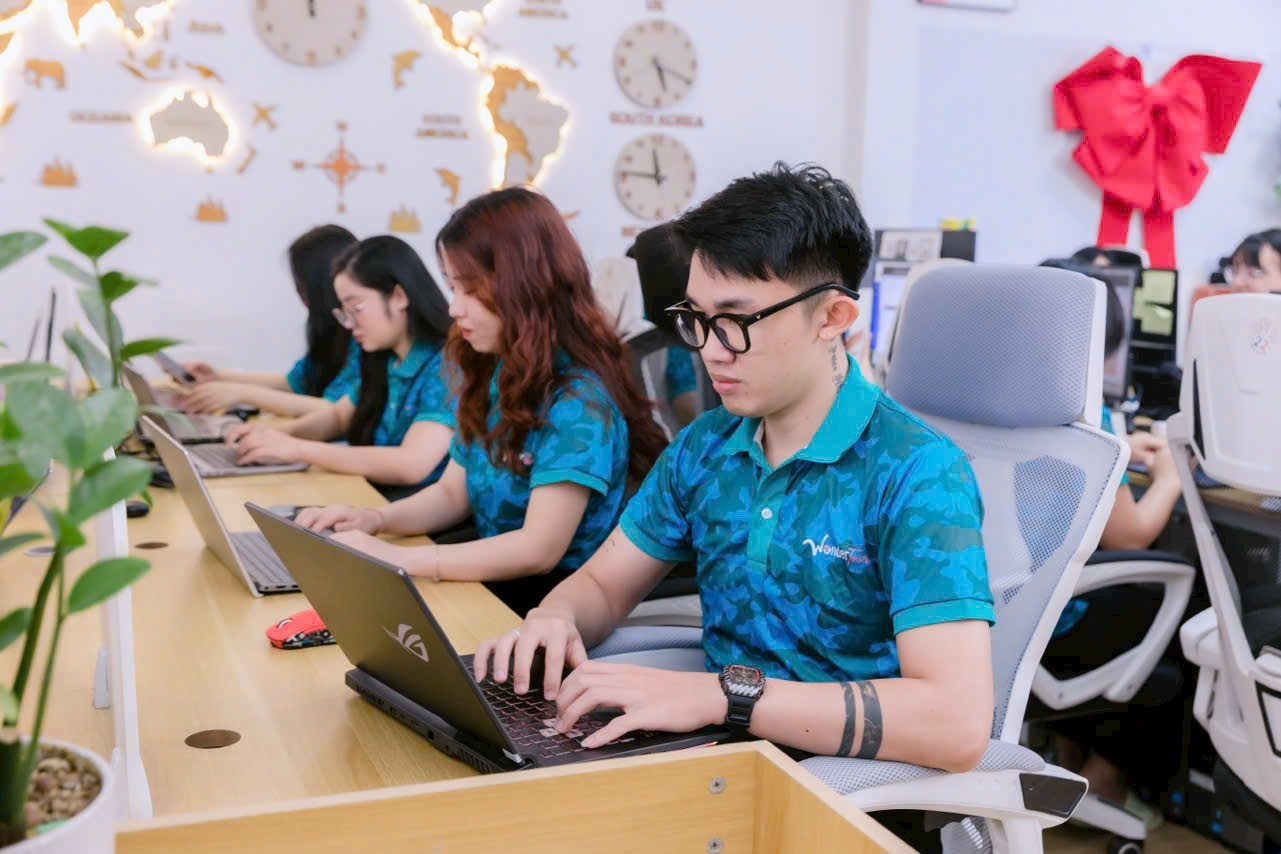 Tổng giám đốc Công ty Cổ phần Du lịch Quốc tế WonderTour nhận định chuyển đổi số hiện đã trở thành yêu cầu bắt buộc trong bối cảnh công nghệ và trí tuệ nhân tạo (AI) phát triển nhanh chóng. Ảnh: NVCC
