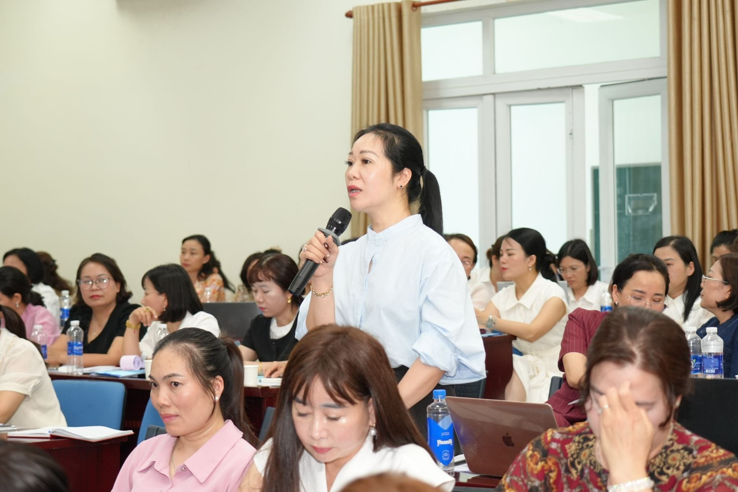 Đại biểu tham dự thảo luận tại hội nghị. Ảnh: UED