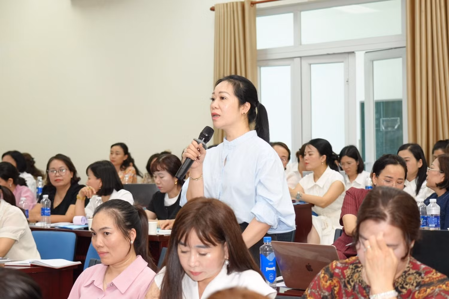 Đại biểu tham dự thảo luận tại hội nghị. Ảnh: UED
