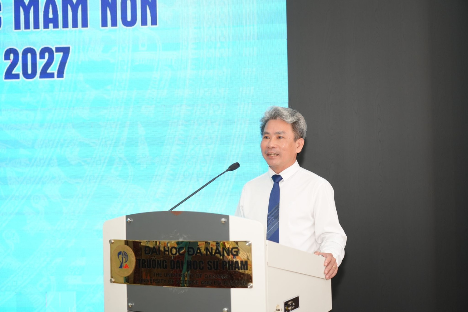 Phó Giáo sư, Tiến sĩ Võ Văn Minh - Hiệu trưởng Trường Đại học Sư phạm - Đại học Đà Nẵng phát biểu tại hội nghị. Ảnh: UED