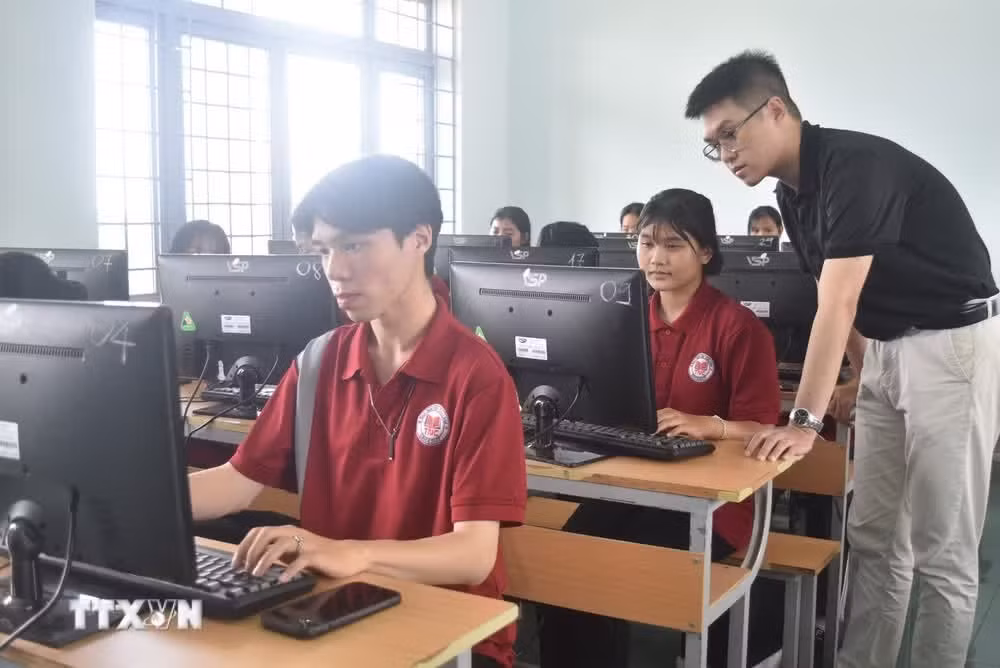 Học viên tham gia lớp Tin học ứng dụng tại một Trung tâm Giáo dục nghề nghiệp-Giáo dục thường xuyên. Ảnh: Nguyên Dung/TTXVN