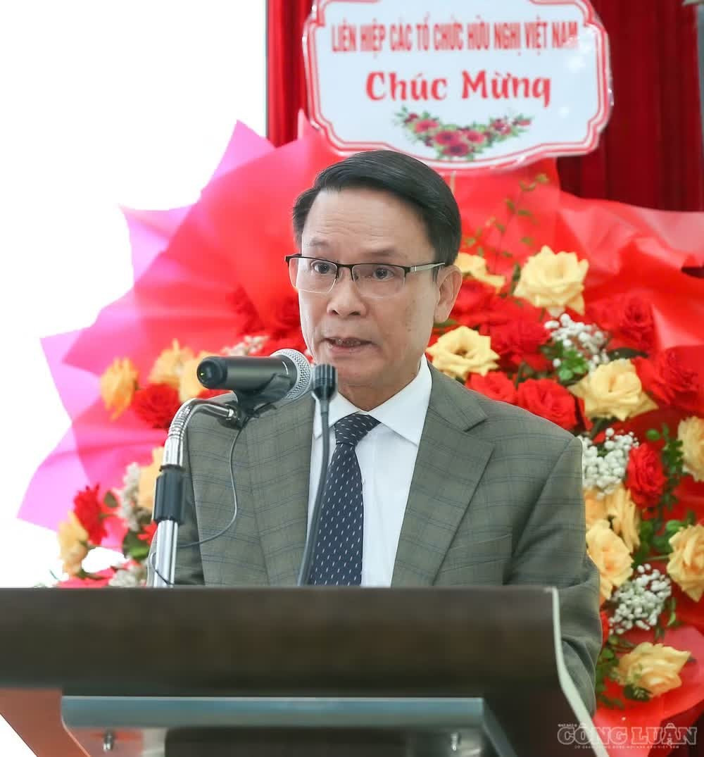 Ông Nguyễn Đức Lợi, Chủ tịch Hội Hữu nghị Việt Nam - Tây Ban Nha khóa III, phát biểu khai mạc Đại hội.
