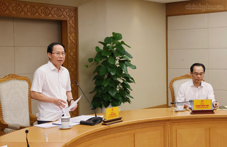 Phó Thủ tướng đề nghị các bộ, cơ quan, địa phương tập trung cao độ thực hiện đồng bộ, quyết liệt, hiệu quả một số nhiệm vụ, giải pháp đề ra theo chức năng, nhiệm vụ, thẩm quyền. Ảnh: VGP/Thu Sa
