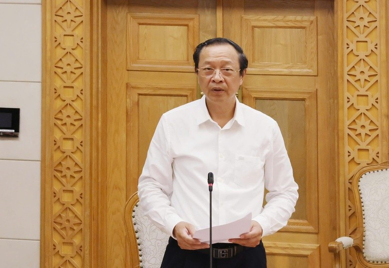 Thứ trưởng Thường trực Bộ Giáo dục và Đào tạo Phạm Ngọc Thưởng báo cáo. Ảnh: VGP/Thu Sa