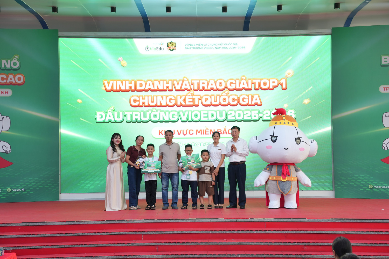 cac-thi-sinh-dat-top-1-toan-quoc-duoc-vinh-danh-tai-mien-bac.jpg