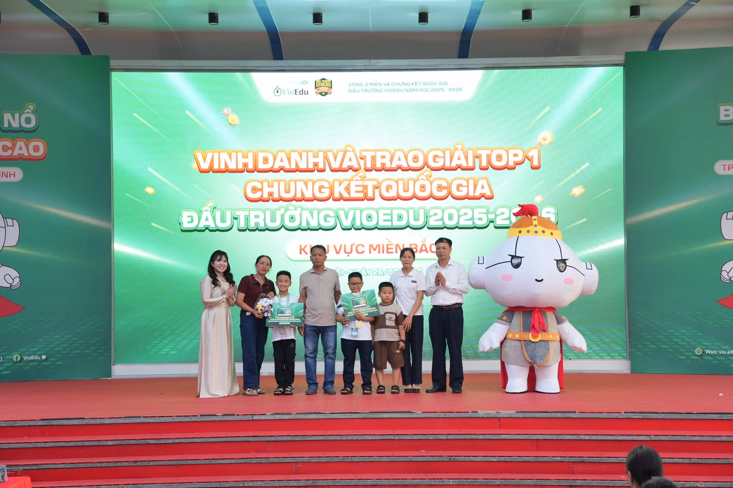 cac-thi-sinh-dat-top-1-toan-quoc-duoc-vinh-danh-tai-mien-bac.jpg
