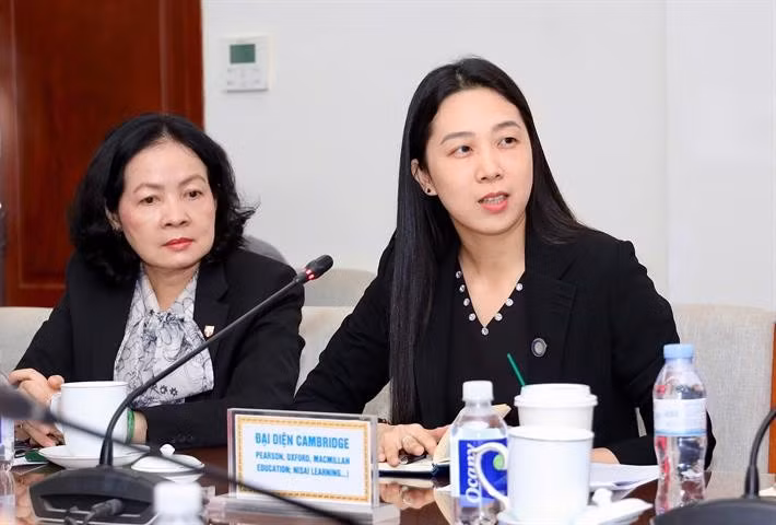 Các đại biểu tham dự buổi làm việc