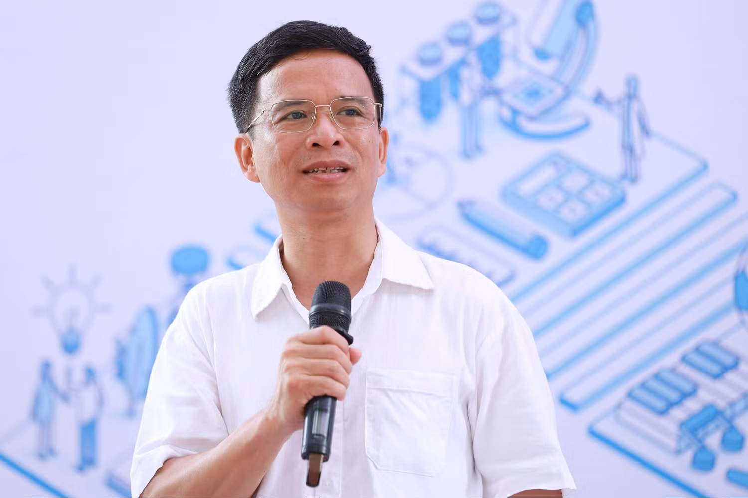 hoang-chi-hieu.jpg